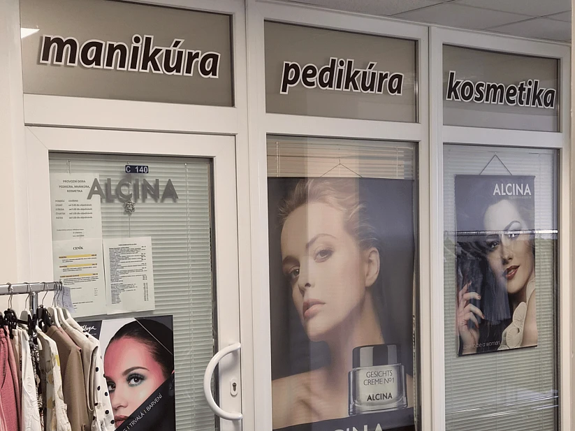 mokrá pedikúra, manikúra a kosmetika